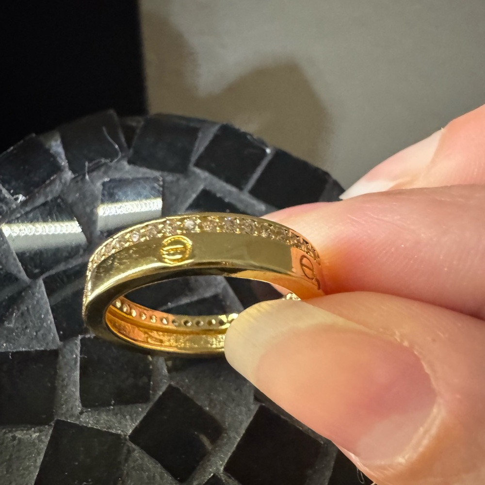 Elegant Gold Women's Ring